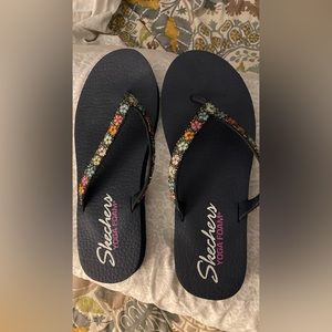 Sketchers Yoga Foam flip flops womens